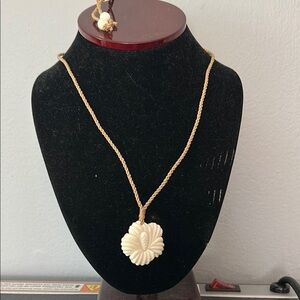 Elegant Cream Floral Pendant Necklace